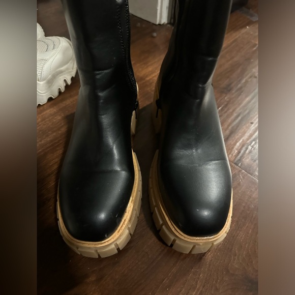 Black Boots - Picture 3 of 3